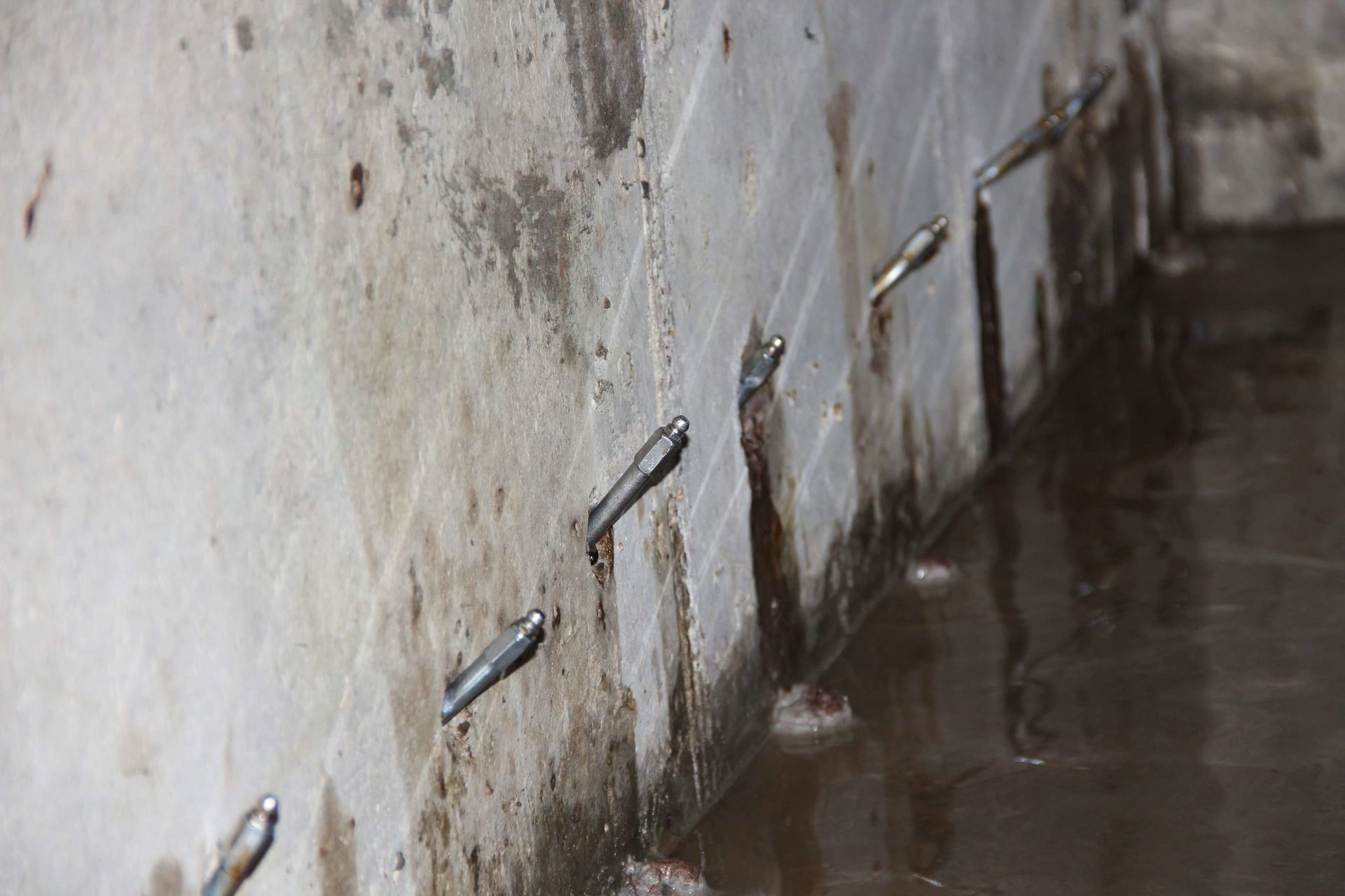 Инъектирование трещин в бетоне, в кирпичной кладке и блоках фбс